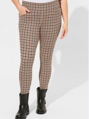 NWT Torrid stretchy hound tooth pants